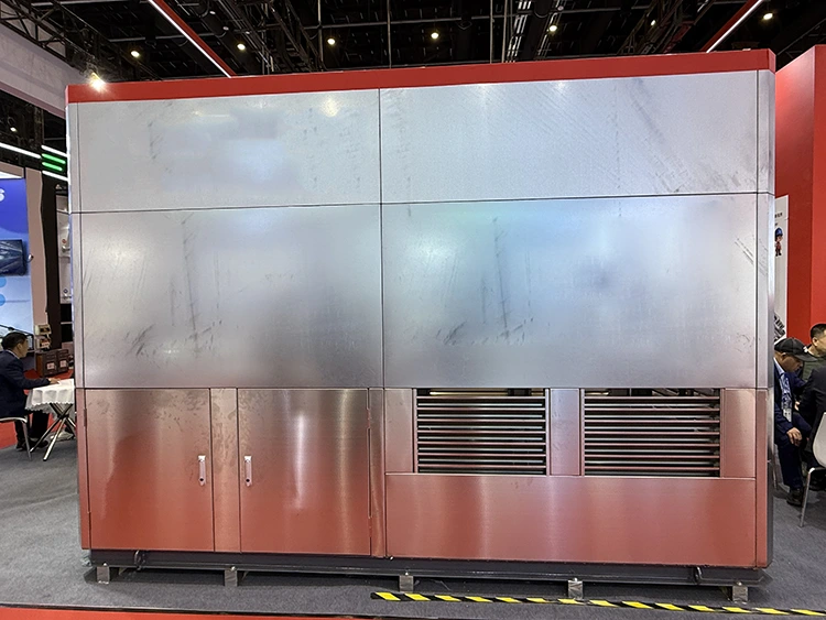 Unità refrigeratore a vite raffreddata per evaporazione